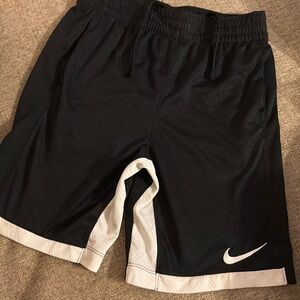 Boys Nike Basketball Shorts Size M